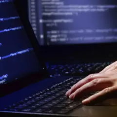 Wojna cybernetyczna: nowy wymiar konfliktu, który zmienia świat