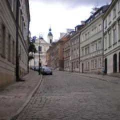 Mostowa Warszawa: Ulica, która łączy brzegi historii. Dzieje i zabytki