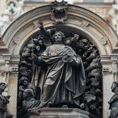 Pomnik Mikołaja Kopernika w Warszawie: Historia i ciekawostki monumentu