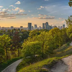 Górska Warszawa: Jakie atrakcje czekają na turystów? Przewodnik po górach