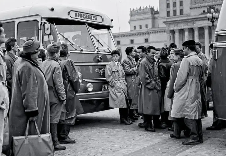 Wyjście z koszar: Jak wyglądało w PRL-u? Zaskakujące fakty i mity epoki