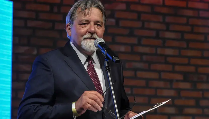Jacek Tomaszewski: Kim jest tajemniczy imiennik? Biografia i życiorys