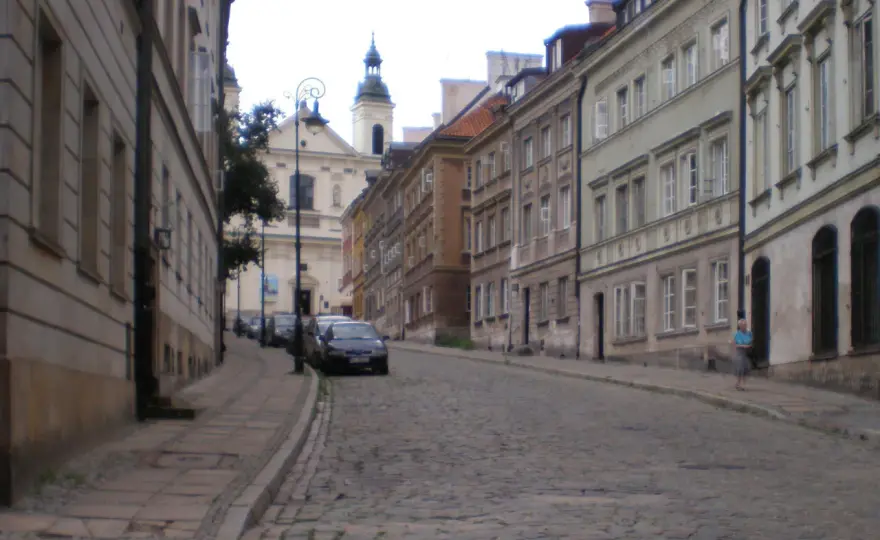 Mostowa Warszawa: Ulica, która łączy brzegi historii. Dzieje i zabytki