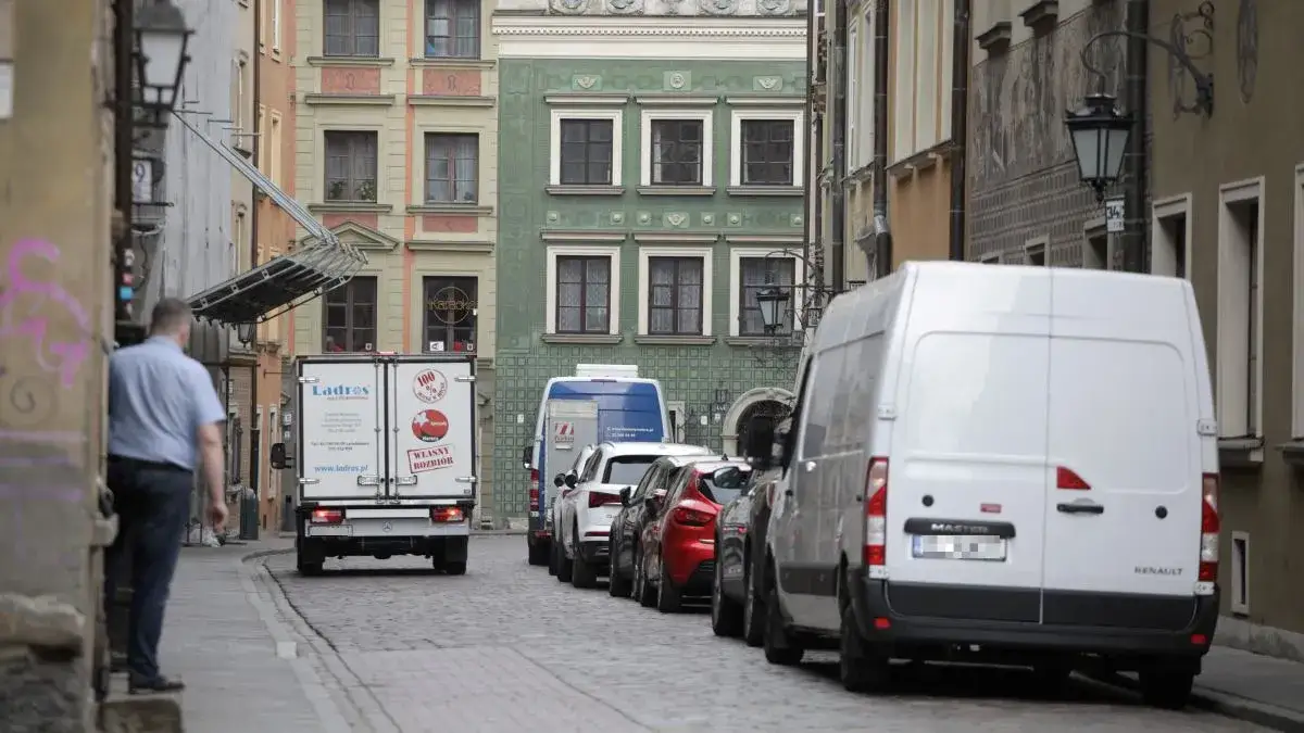 Zdjęcie Parking na Starym Mieście w Warszawie: Gdzie najlepiej zaparkować? Top miejsc