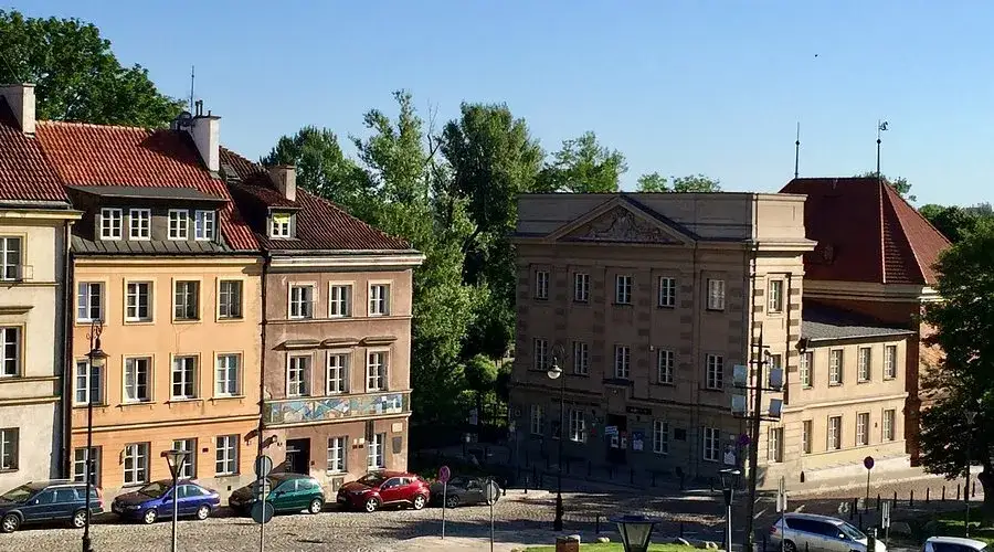 Zdjęcie Mostowa Warszawa: Ulica, która łączy brzegi historii. Dzieje i zabytki
